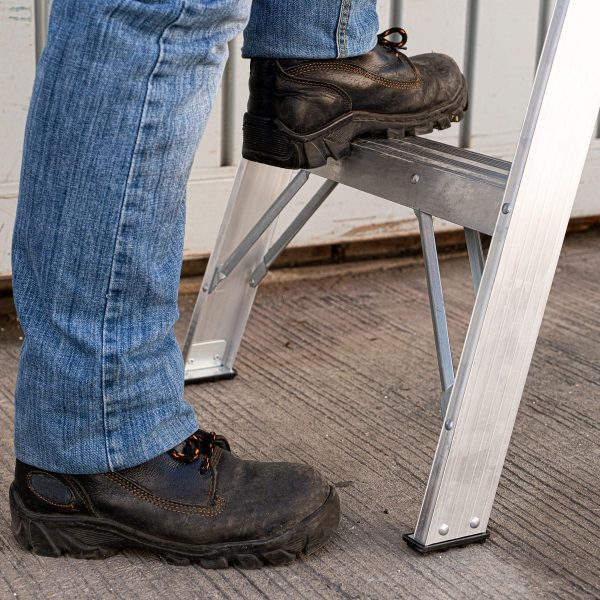 Escalera de tijera tipo III, 5 escalones, con bandeja (EST-35)